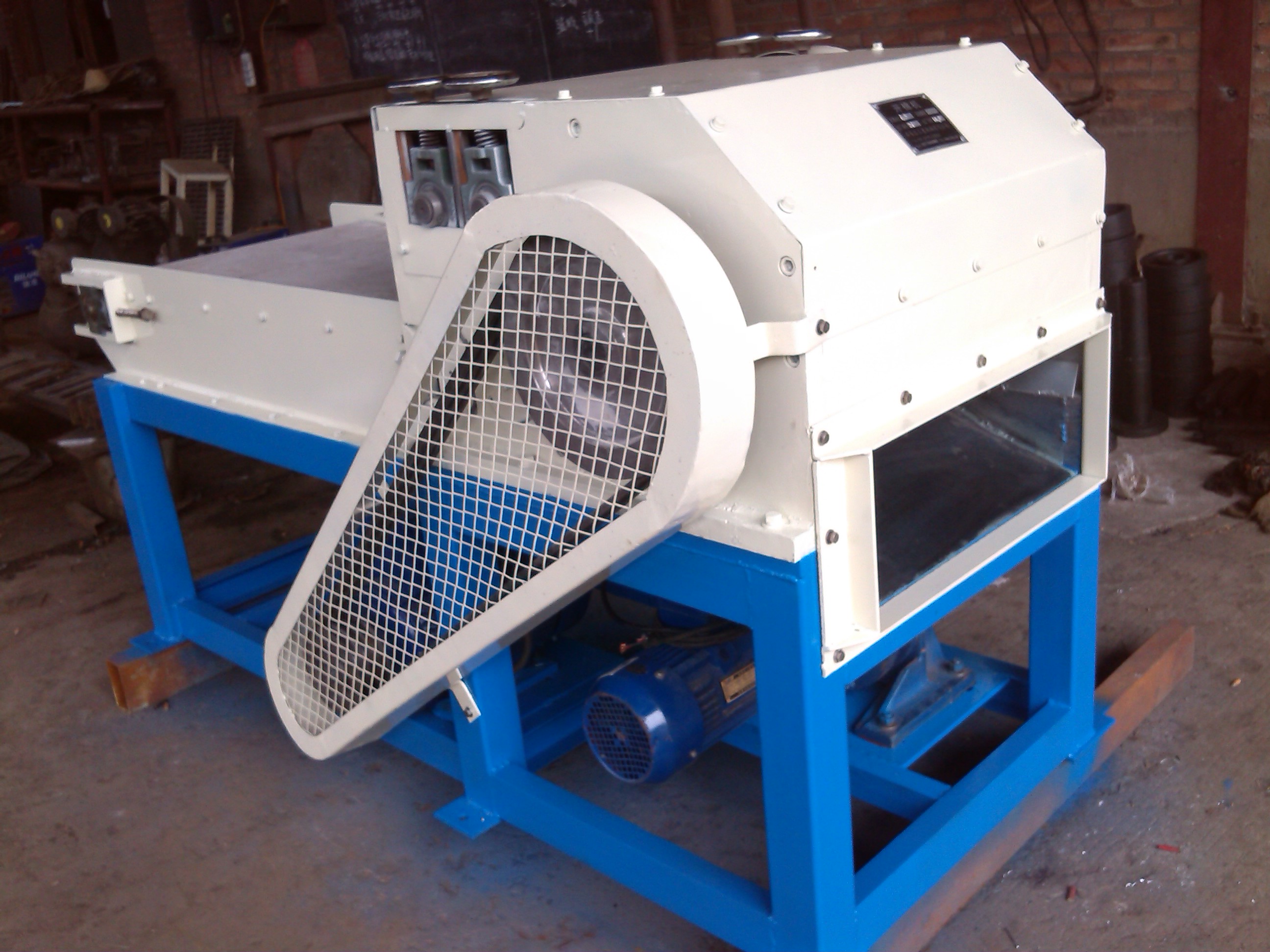 新型開(kāi)棉機(jī) 新型開(kāi)棉機(jī)