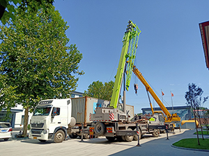 印度尼西亞的石膏粉生產(chǎn)線已全部裝箱運抵港口，印尼的朋友坐等收貨吧。我們的安裝人員已準(zhǔn)備就緒，整裝待發(fā)。